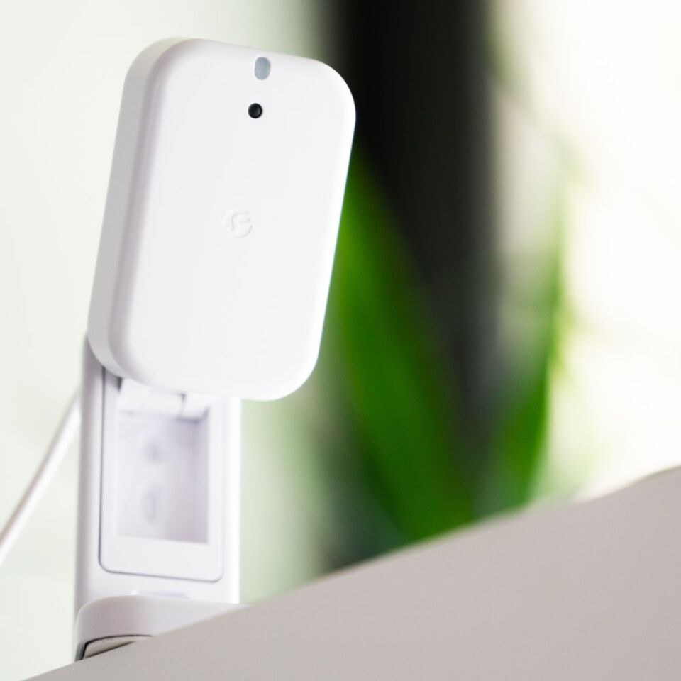 Shelly-Presence-Gen4_Plug_Play_White_usage_2_1.jpg